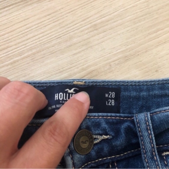 Hollister Women's Blue Distressed Straight Leg Jeans - Picture 2 of 8